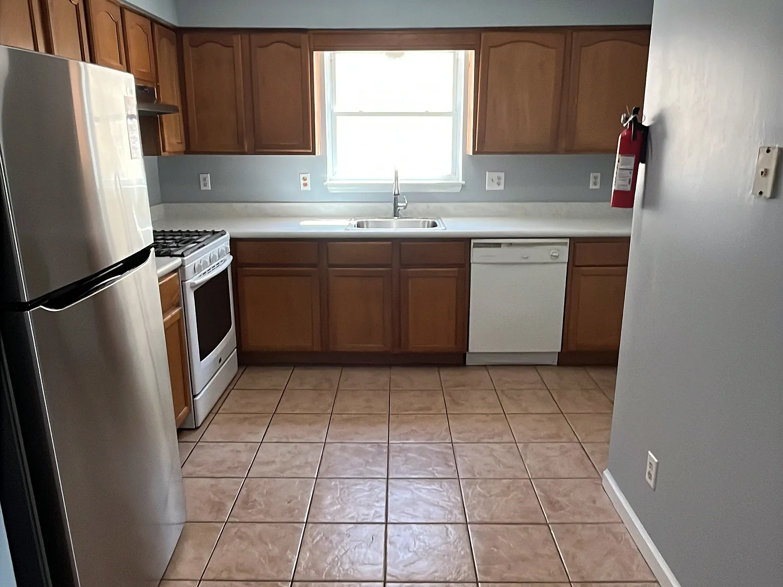 3 bed, 2000 sqft, $2,600 — Photo 3