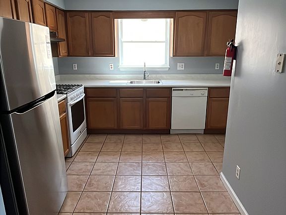 3rd image of 488 S 19th St