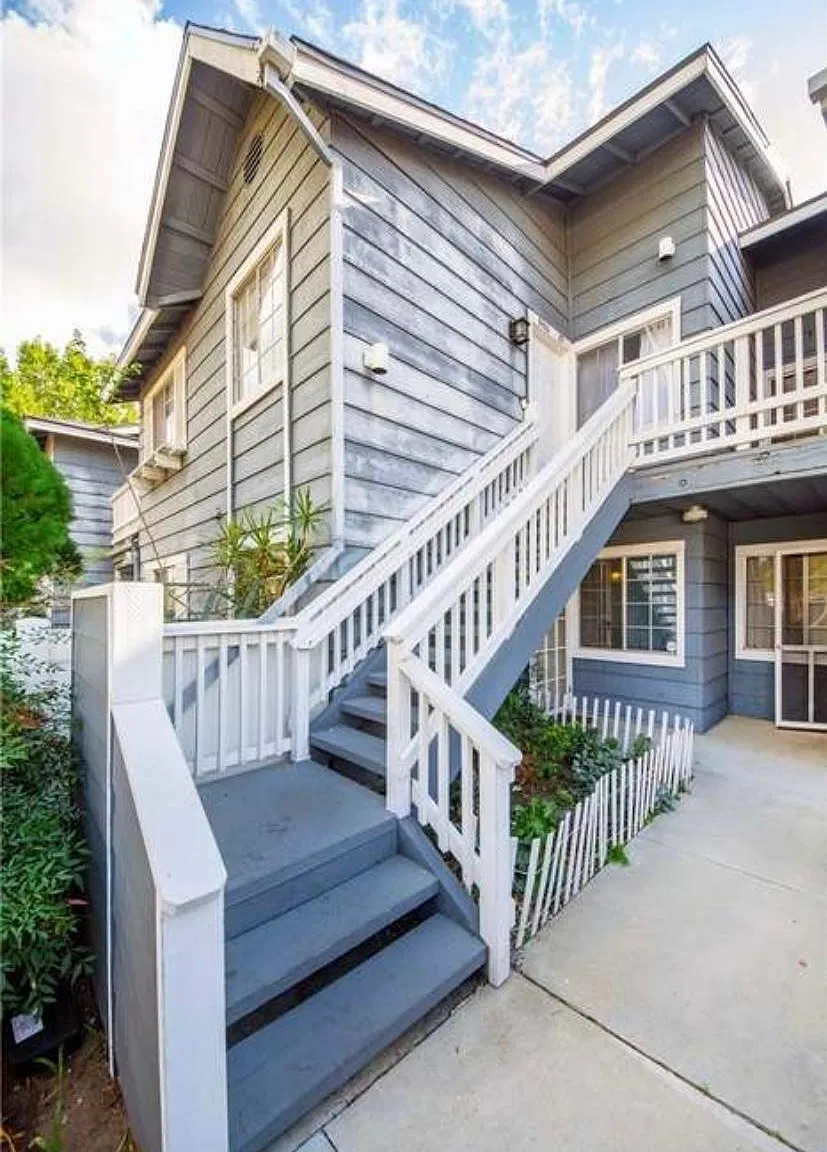 8463 De Soto Ave — Photo 4