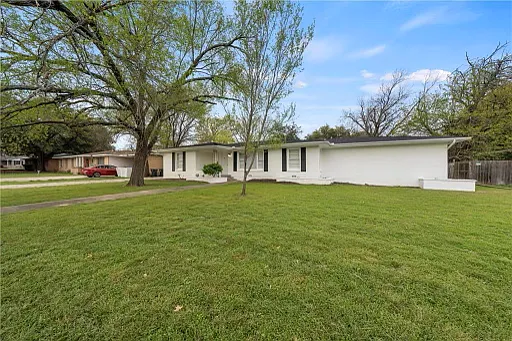 3 bed, $2,100 — Photo 2
