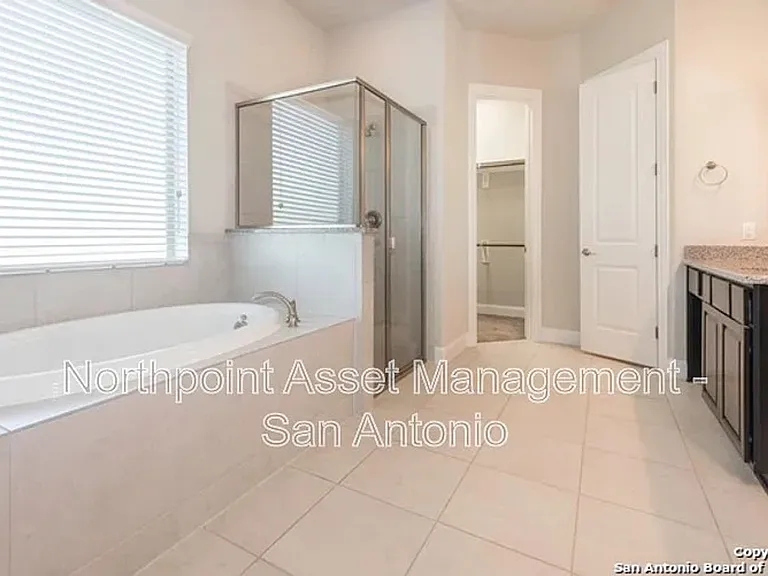 13706 Meadowick Dr — Photo 16