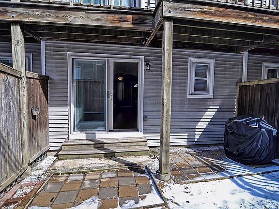 5th image of 75 Bolton St #75A