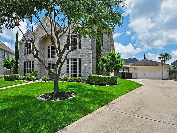 2nd image of 5807 Parkdale Ct