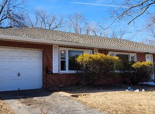 8419 Falmouth Dr, Saint Louis, MO 63121