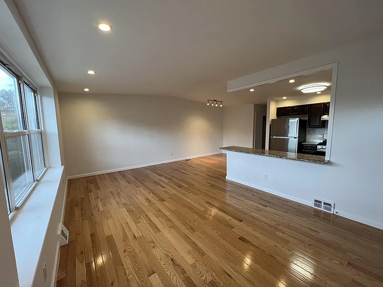7806 Brier St — Photo 4