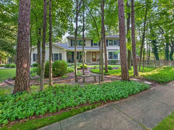 5909 Woodpark Dr, Midland, MI 48640