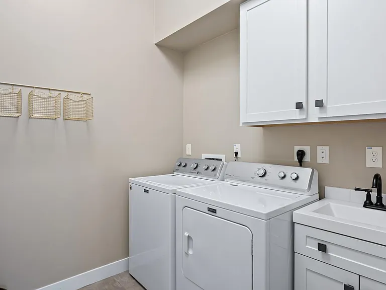 1934 E Wisteria Dr — Photo 32
