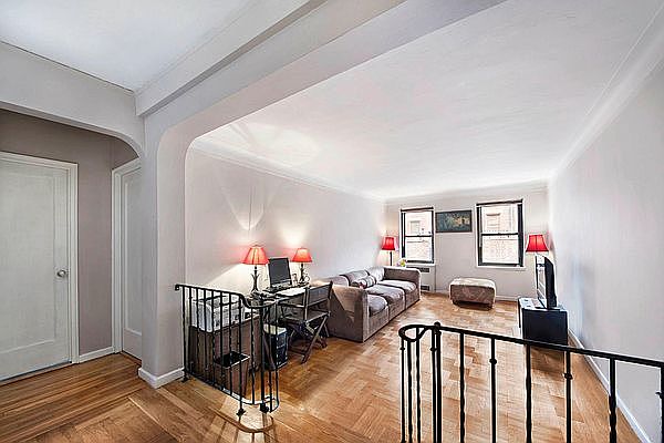 1st image of 155 W 71st St #4