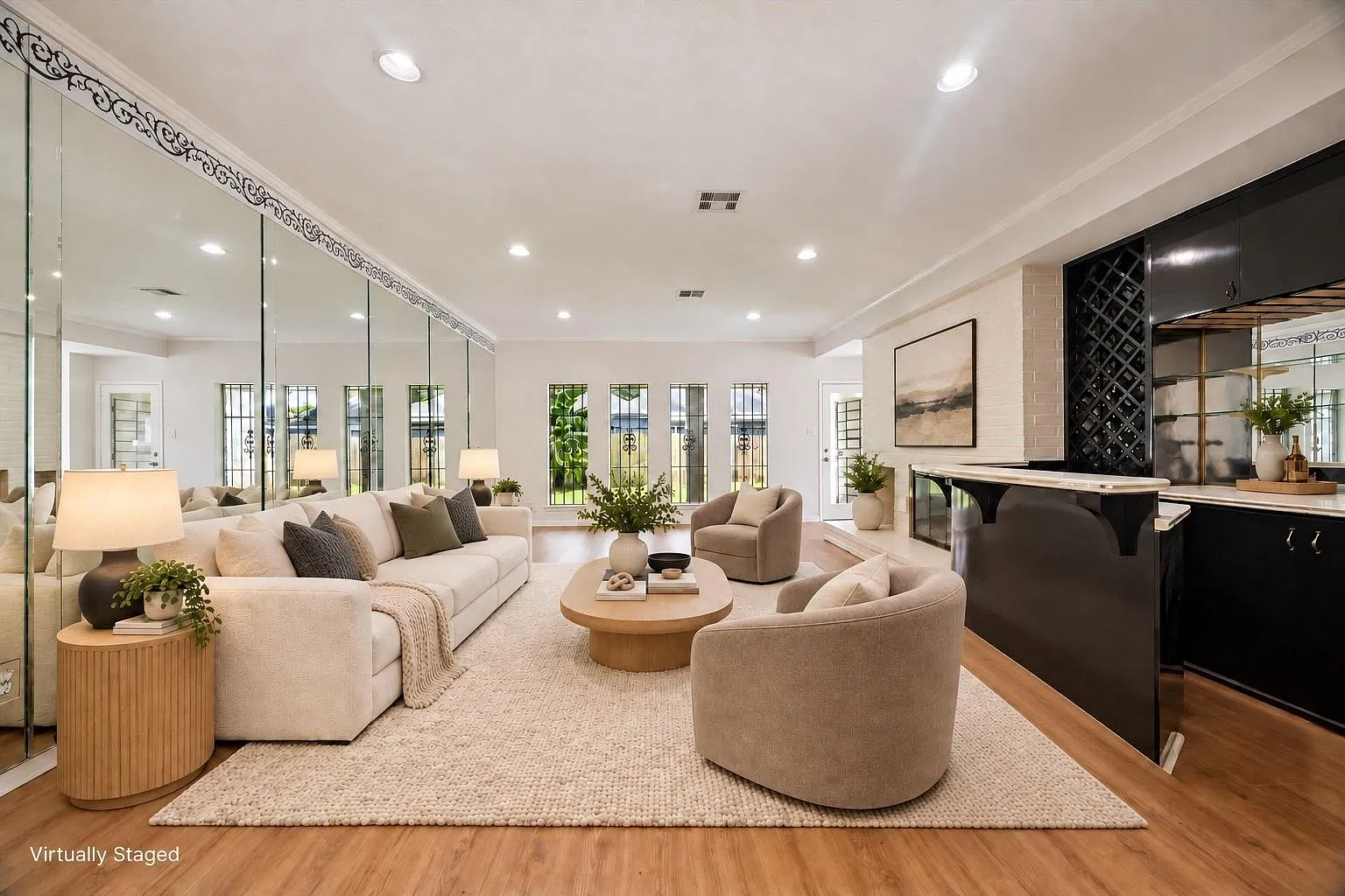 4 bed, 2.5 bath, 2527 sqft, $2,395 — Photo 2