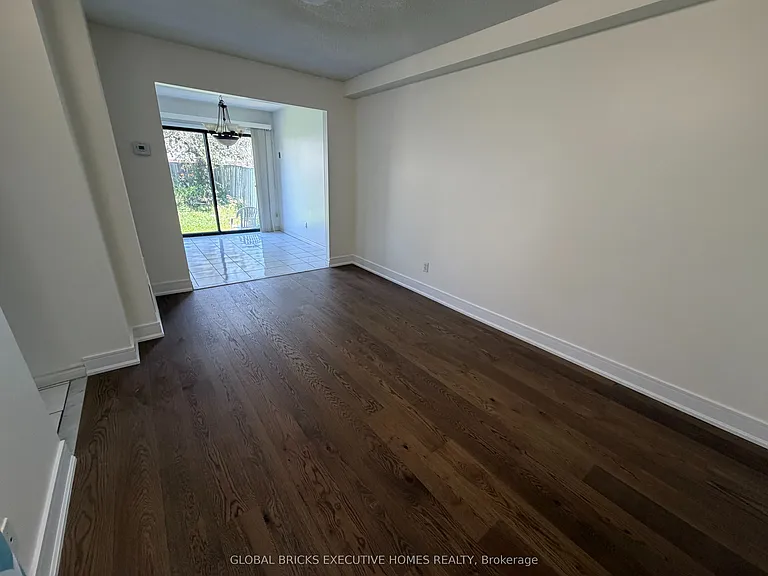 730 Queensbridge Dr — Photo 9