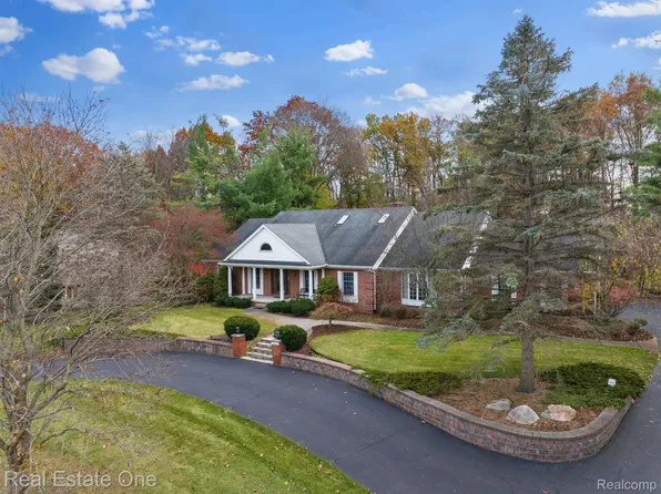 11262 Cherrylawn Dr, Brighton, MI 48114