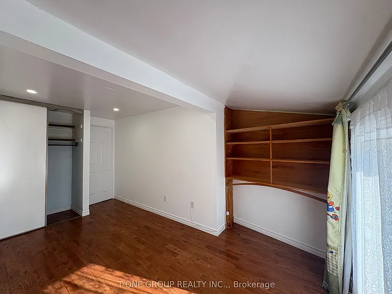 49 Ambercroft Blvd — Photo 13