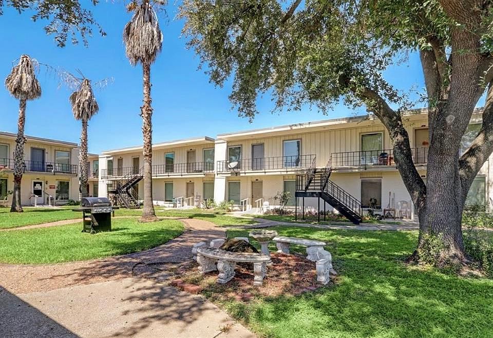 1st image of 1701 Johanna Dr #21