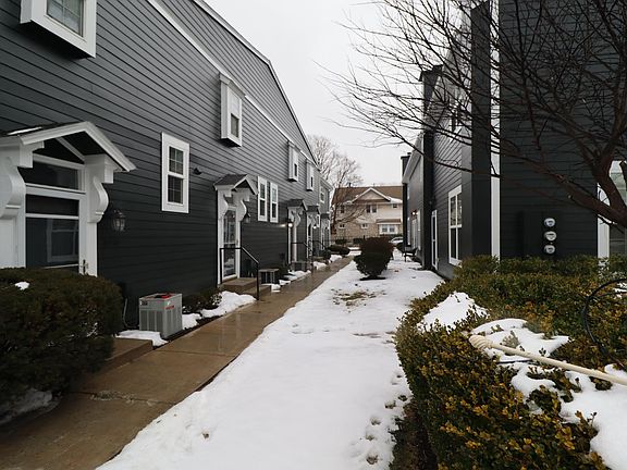 Walking trail to the corner unit 4162