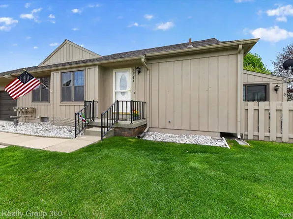 10044 Arlington Cir Unit 145, South Lyon, MI 48178