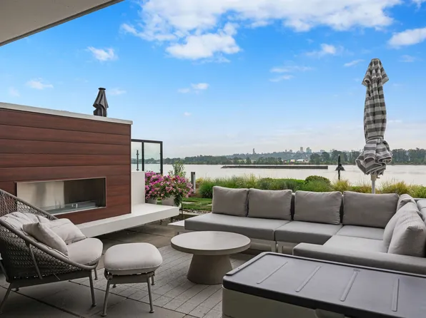 210 Salter St #Townhouse 210, New Westminster, BC V3M 0J9