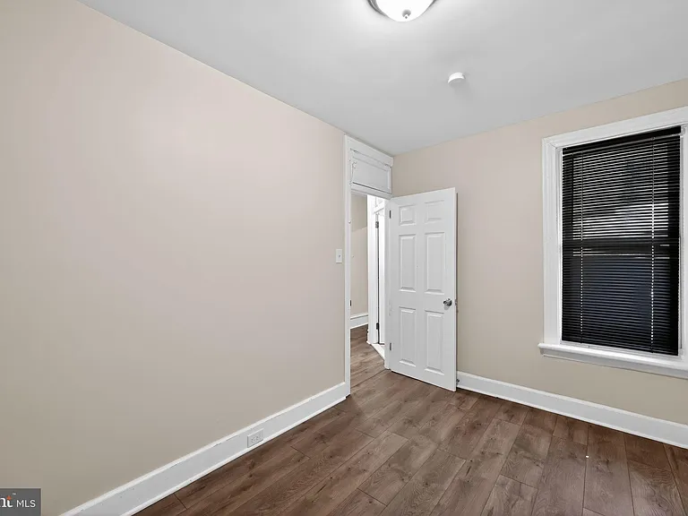 652 Emerald St — Photo 13