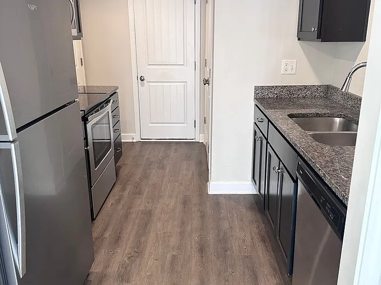 1406 NE Mary Ct — Photo 3