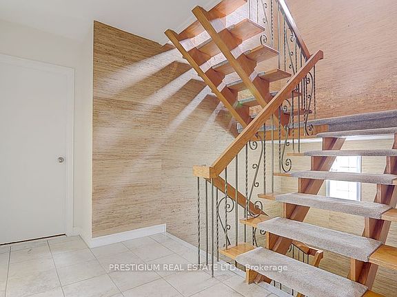 5th image of 57 Laureleaf Rd