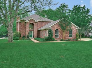 220 Two Mile Ln, Smithville, TX 78957