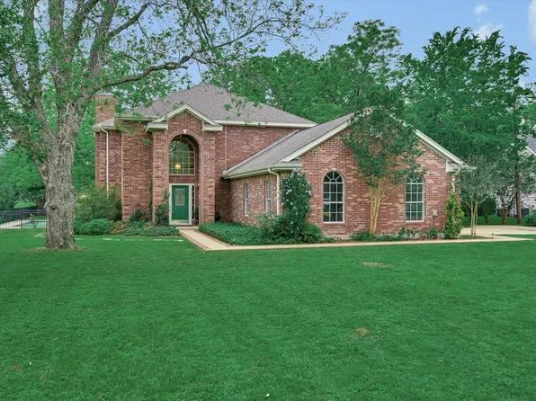220 Two Mile Ln, Smithville, TX 78957