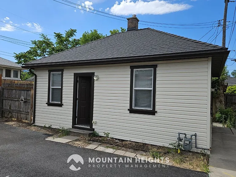 1074 E Kensington Ave — Photo 2
