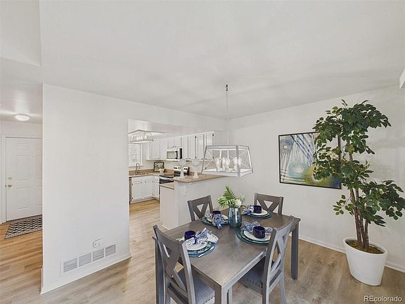 5th image of 6320 Yank Court #C