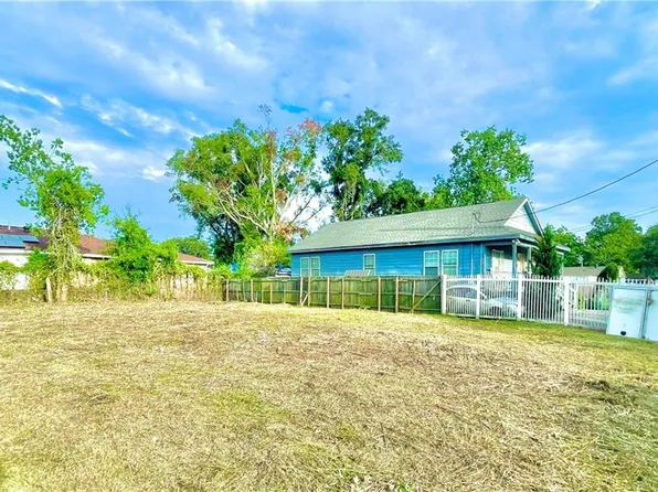 4827 Arthur Dr, New Orleans, LA 70127