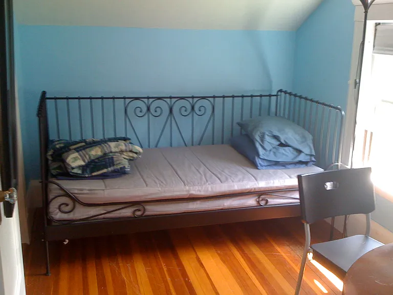 39 Varick Rd — Photo 2