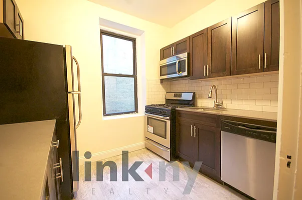 Rented by Link NY Realty | media 25