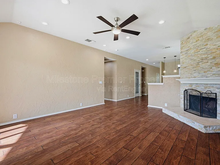 2304 Pheasant Run — Photo 13