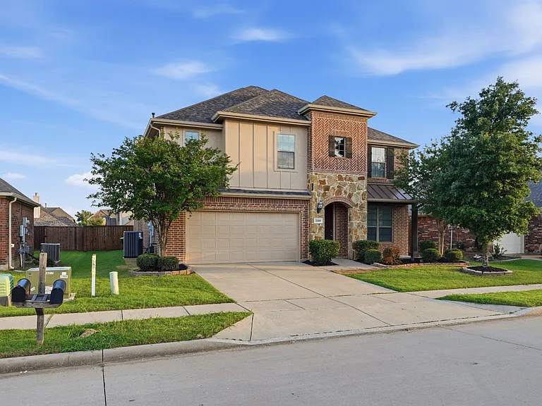 2208 Gregory Creek Dr — Photo 1