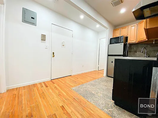 Rented by Bond New York | media 8