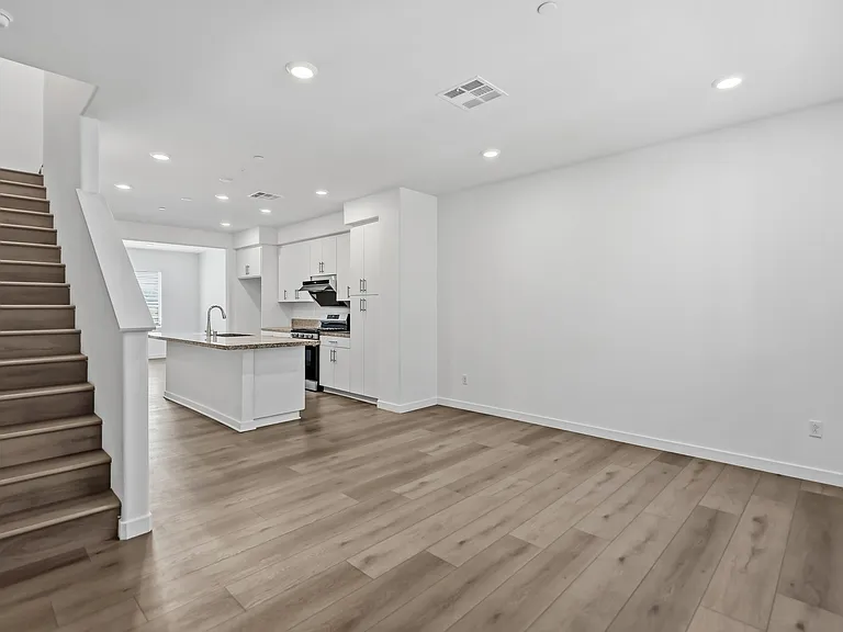 684 Panorama Ln — Photo 2