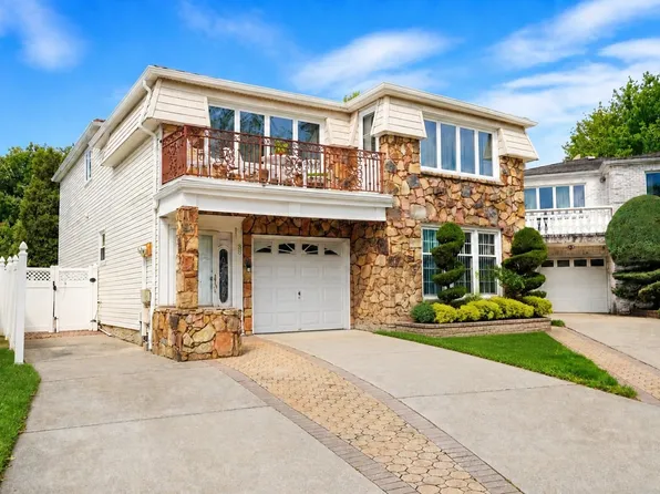 38 Mulberry Cir, Staten Island, NY 10314