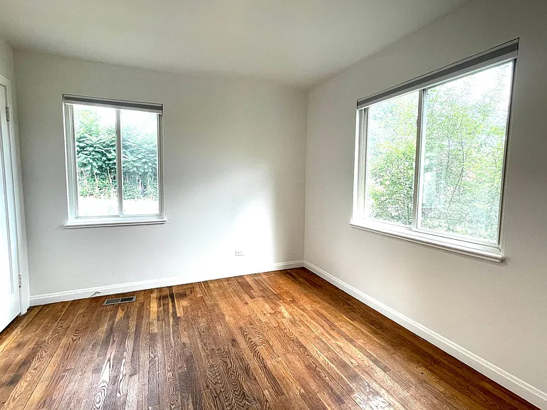 4895 Beach Ct — Photo 18