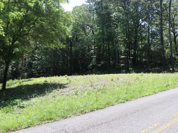 5005 Northwood Lake Dr E, Northport, AL 35473