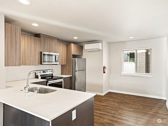 4th image of 4906 S Willow Street #A