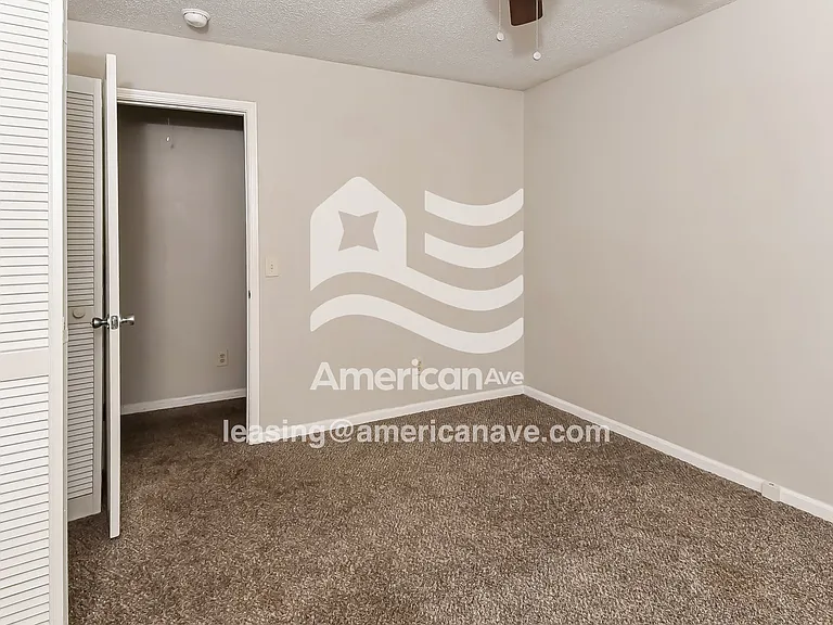 4977_013_wm_-_bedroom_13354090.jpg