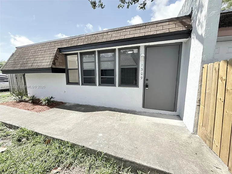 1309 NW 8th Ave — Photo 14