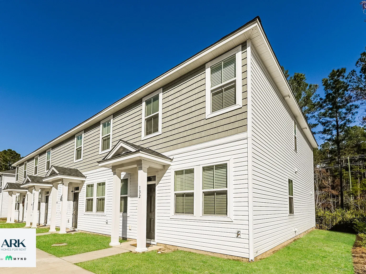 3 bed, 2.5 bath, 1315 sqft, $1,865 — Photo 2