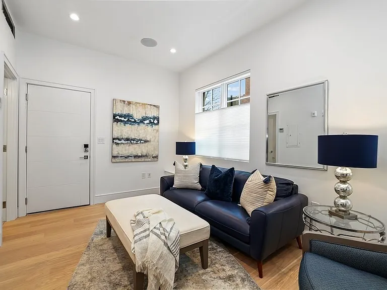 111 Marion St #1 — Photo 5