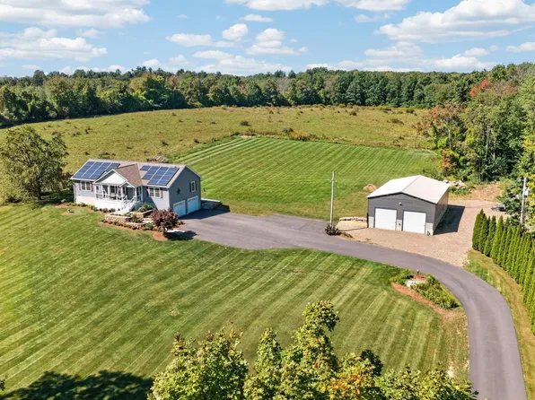528 Wauwinet Rd, Barre, MA 01005