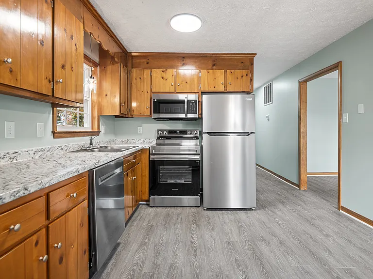 514 Highland Ave — Photo 11