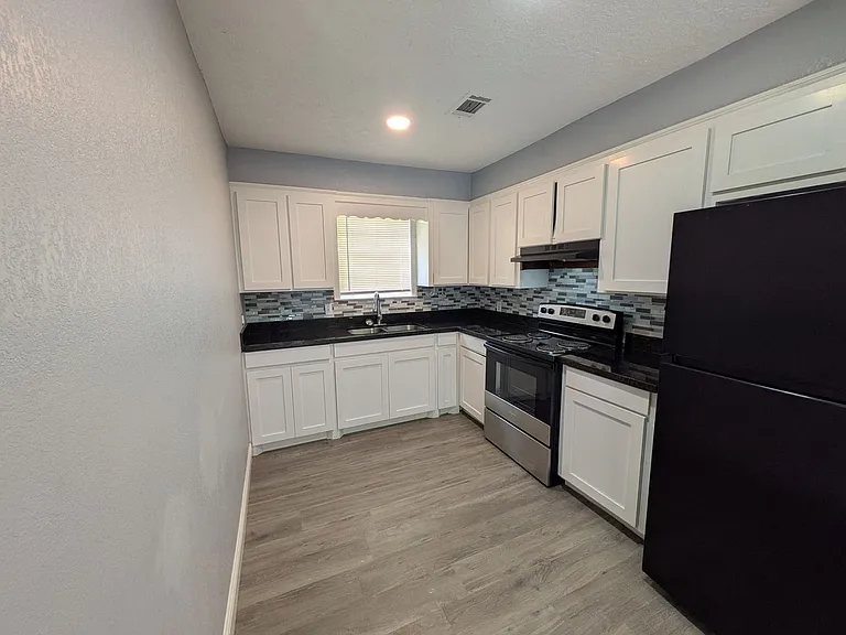 4404 Raven St — Photo 7