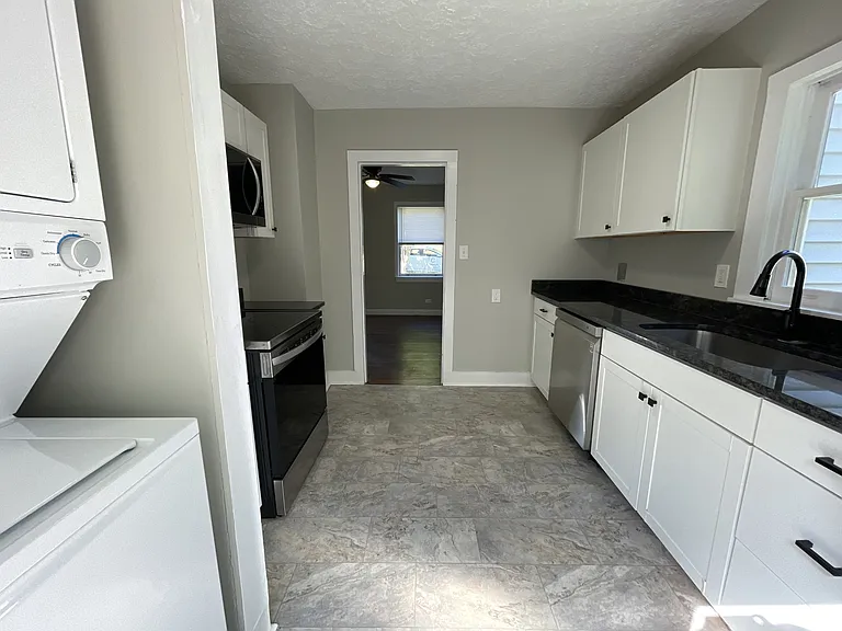 811 McCausland St — Photo 4