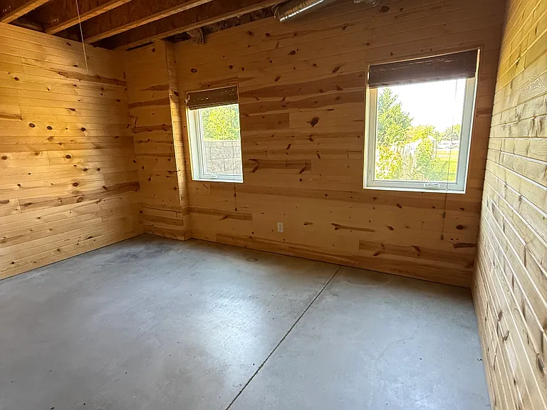 328 Wolf Ave — Photo 15
