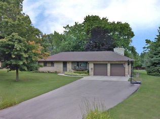 N81W16222 Robinhood Dr, Menomonee Falls, WI 53051