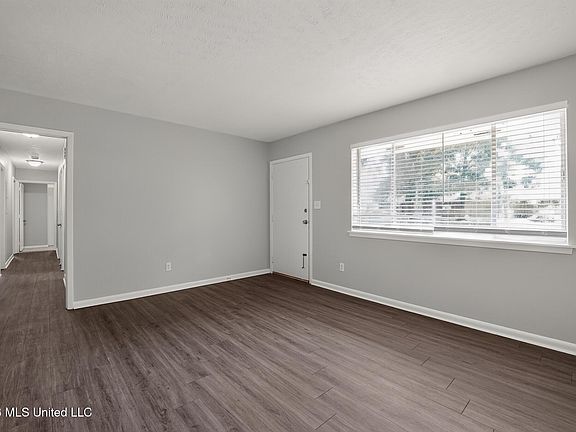 3rd image of 5305 Keele St