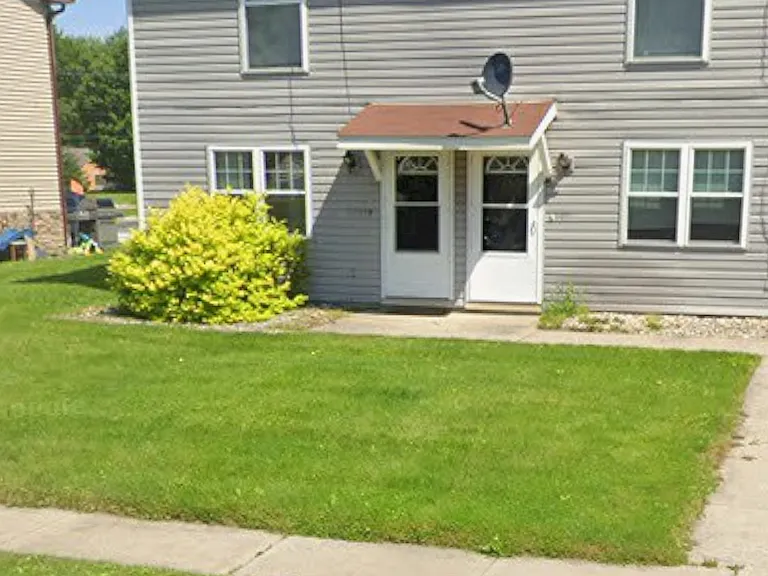 2011 Yorktowne Dr #2011 — Photo 1